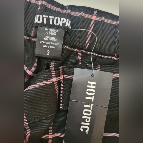 ☀️ NWT Hot Topic Shorts - Picture 3 of 6